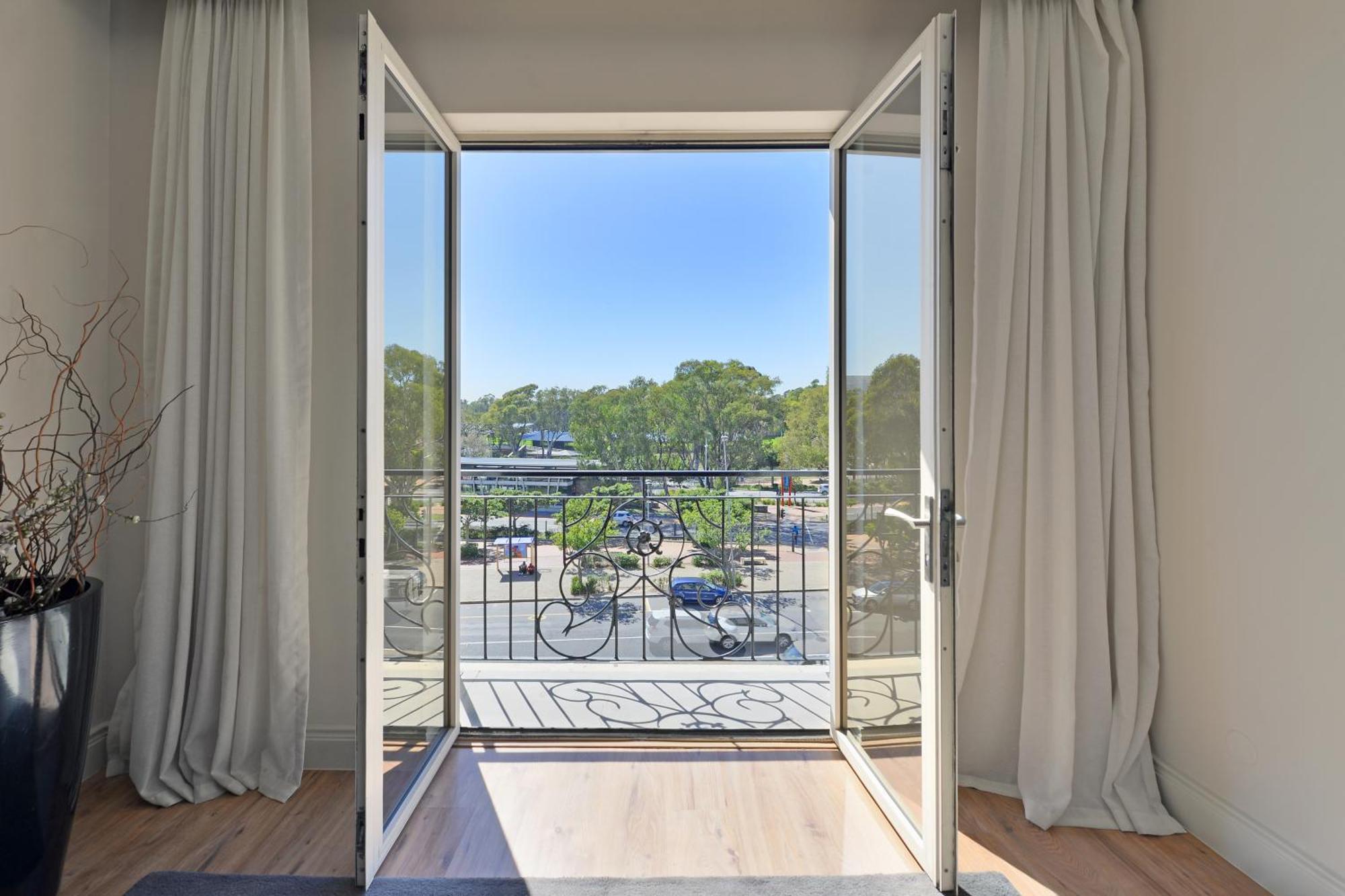 Unit 305 Cape Royale Luxury Cape Town