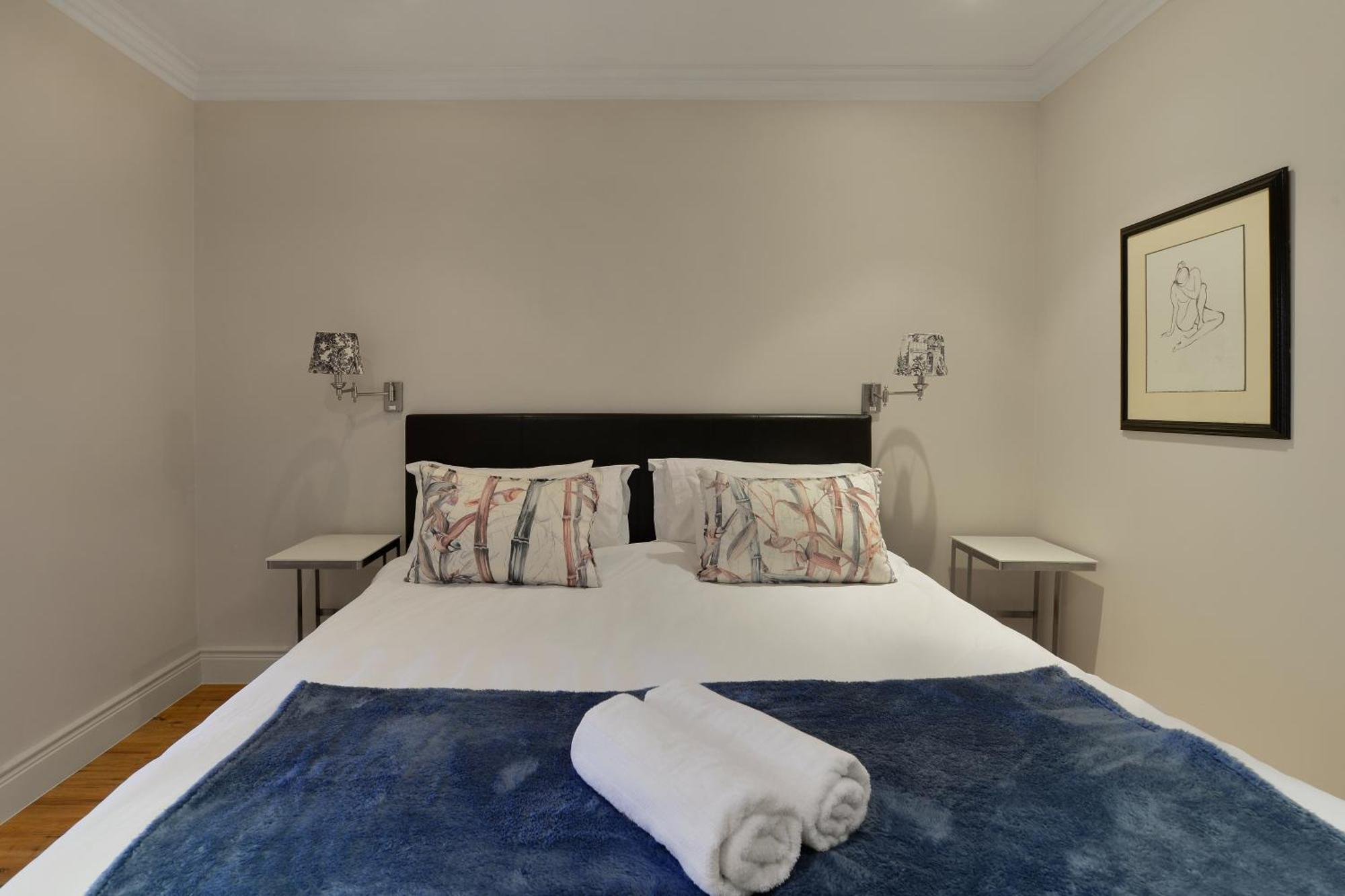 Apartment Unit 305 Cape Royale Luxury Cape Town