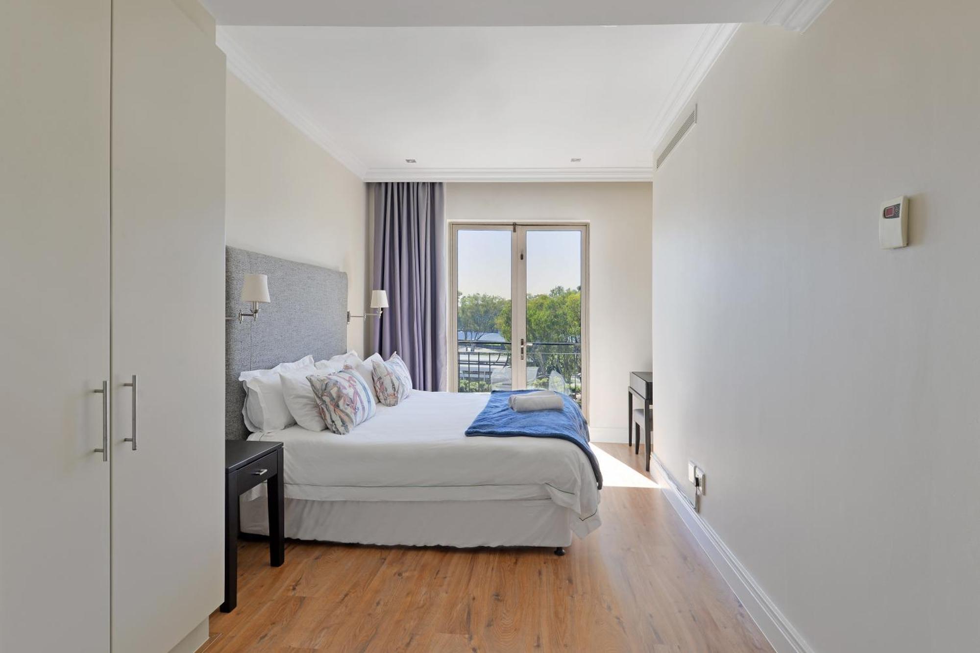 Apartment Unit 305 Cape Royale Luxury Cape Town