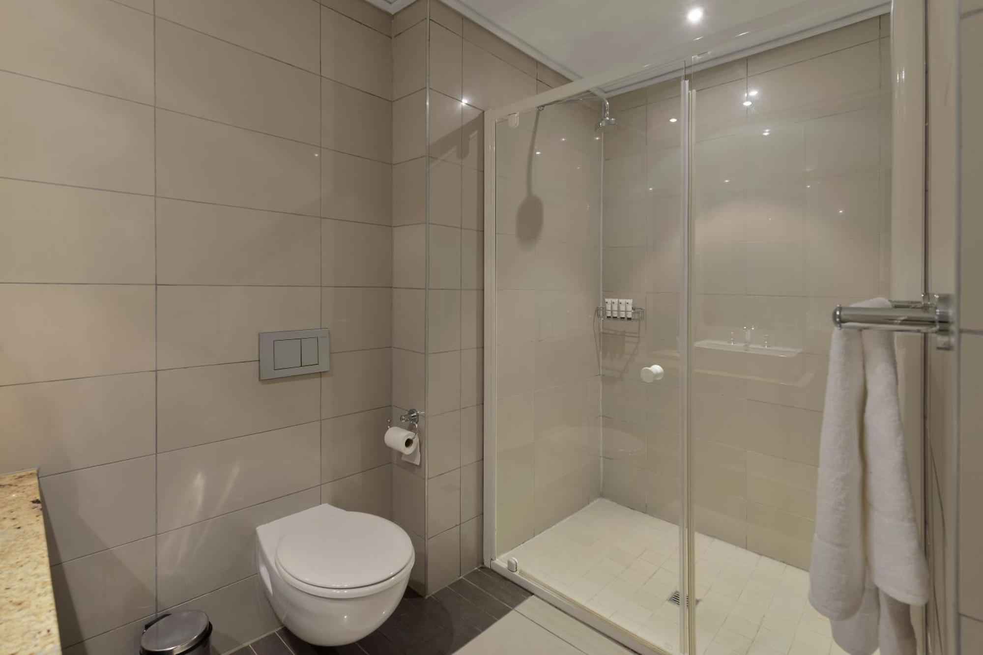 Apartment Unit 305 Cape Royale Luxury Cape Town