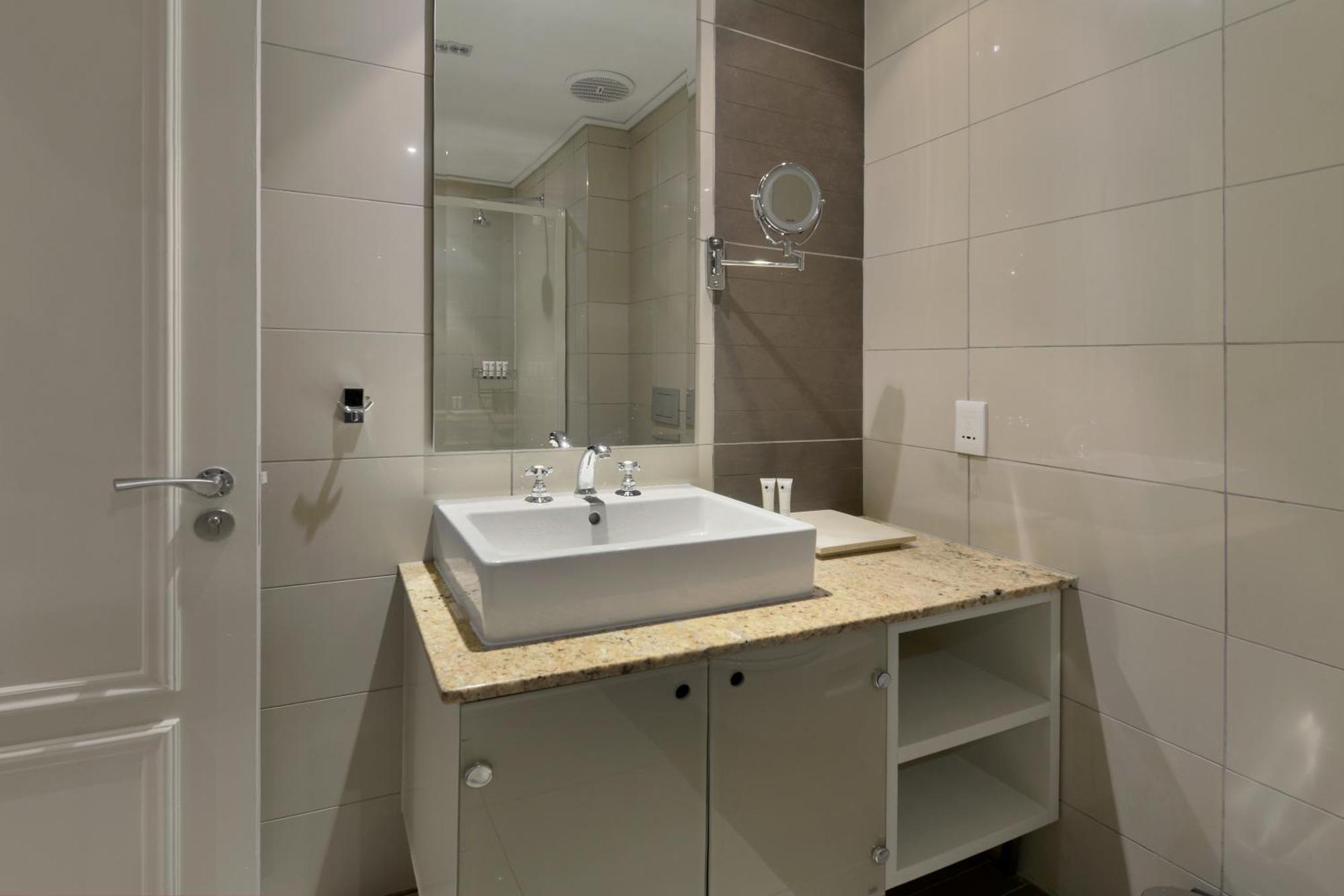 Unit 305 Cape Royale Luxury Cape Town
