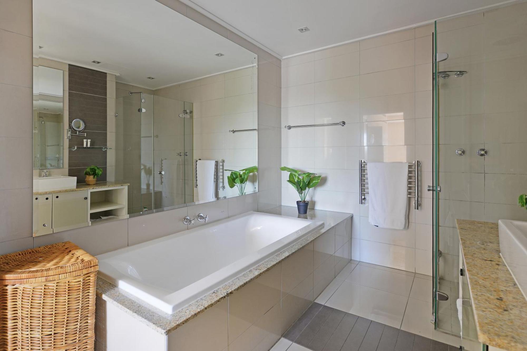 Unit 305 Cape Royale Luxury Apartment Cape Town
